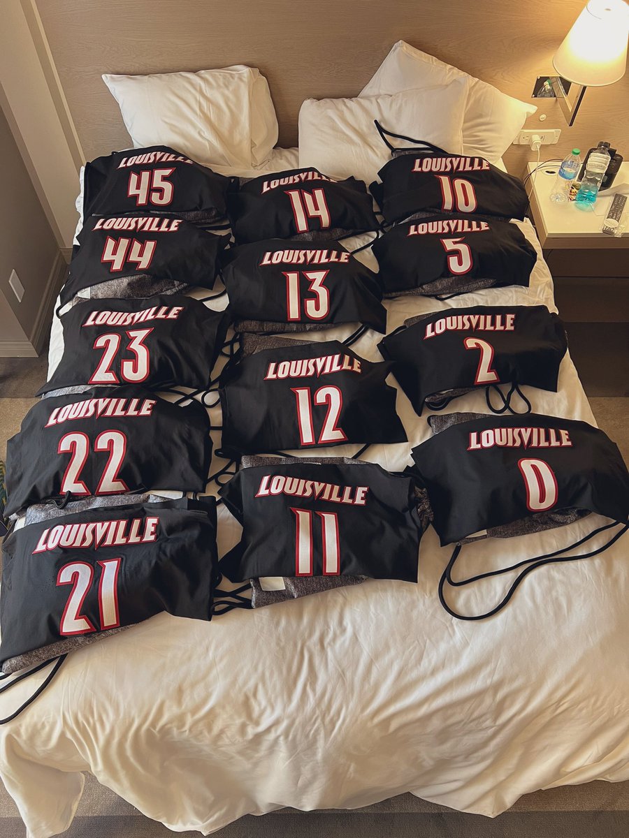 UofLWBBManagers's tweet photo. This ain’t no joke… Playing in the Final Four tonight!! https://t.co/Aypio1yYND