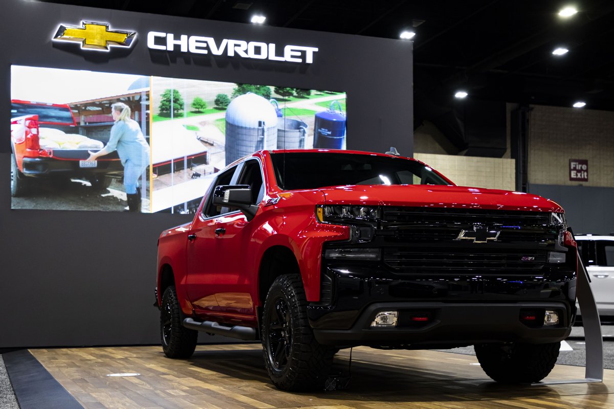 ALAutoShow's tweet photo. Will you be the one to win?? 🔑 We're giving you the chance to win a free two-year lease on an available vehicle of your choice from participating Birmingham area dealers. Get out to the show to register and to get the full details. #AlabamaAutoShow https://t.co/SauOAUQoH6