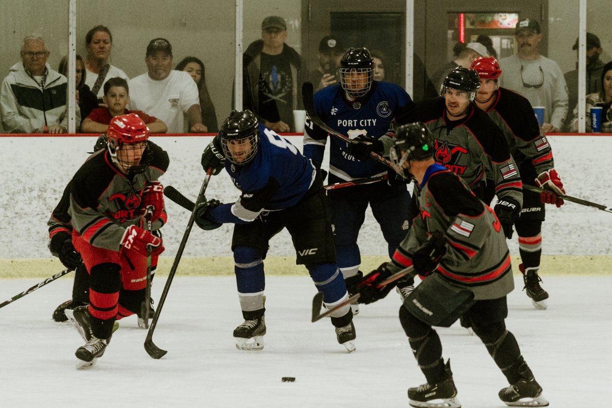 WilmingtonPD's tweet image. Chief Williams helped out with the puck drop at last weekends big POLICE VS. FIRE hockey game. Check out these cool photos captured by Peter Oehl Photography!