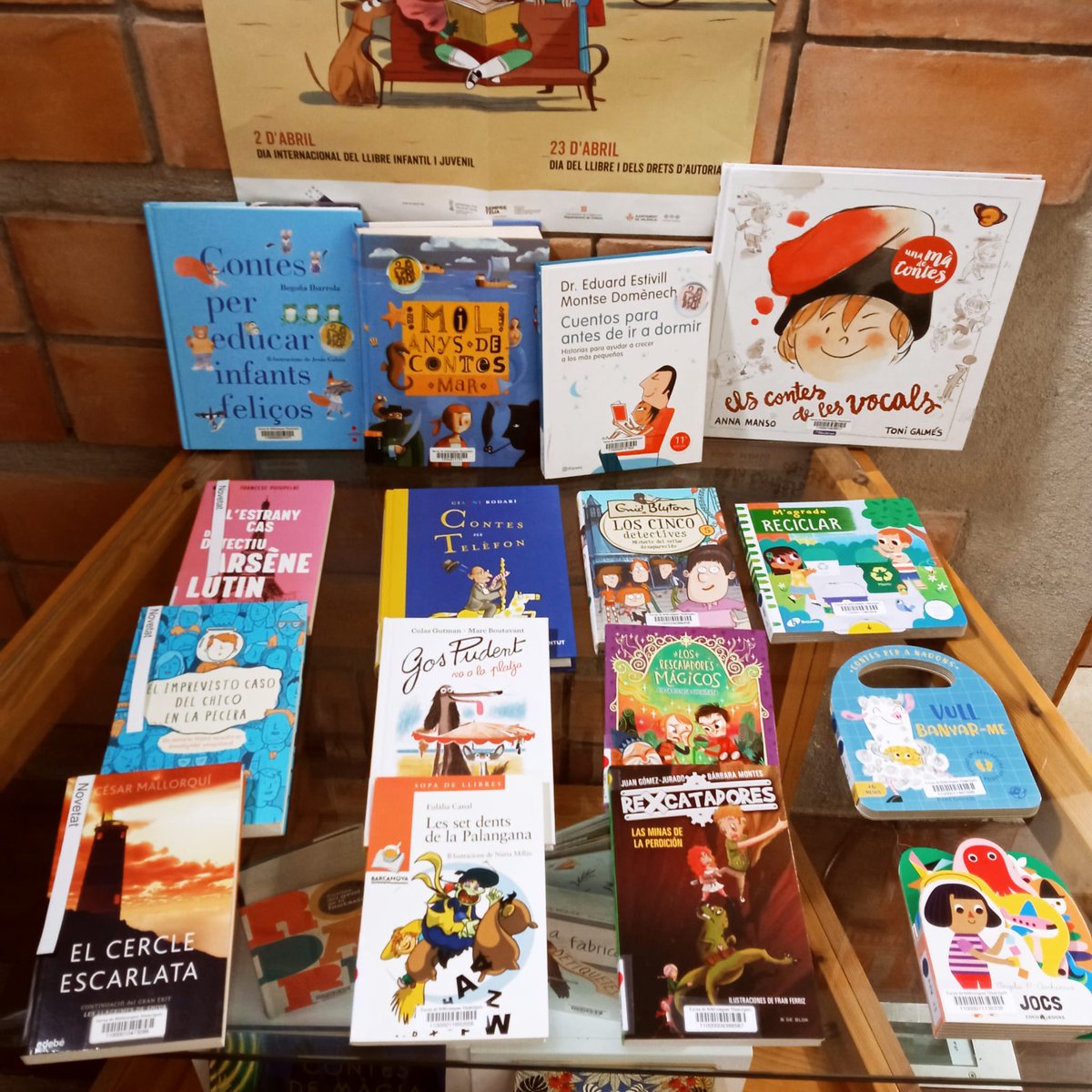 BiblioPalafolls's tweet photo. "Llegir per a salvar el món"! El #2dabril és el Dia Internacional Del Llibre Infantil i Juvenil.
@fundaciobromera @FerreriesPalafo @BibliosMaresme @EscolaMasPrats @insfontdelferro #diadelllibreinfantilijuvenil #bibliosmaresme #bibliotequesxbm #quèfemalesbiblios #palafolls https://t.co/BoyWG2qfnr