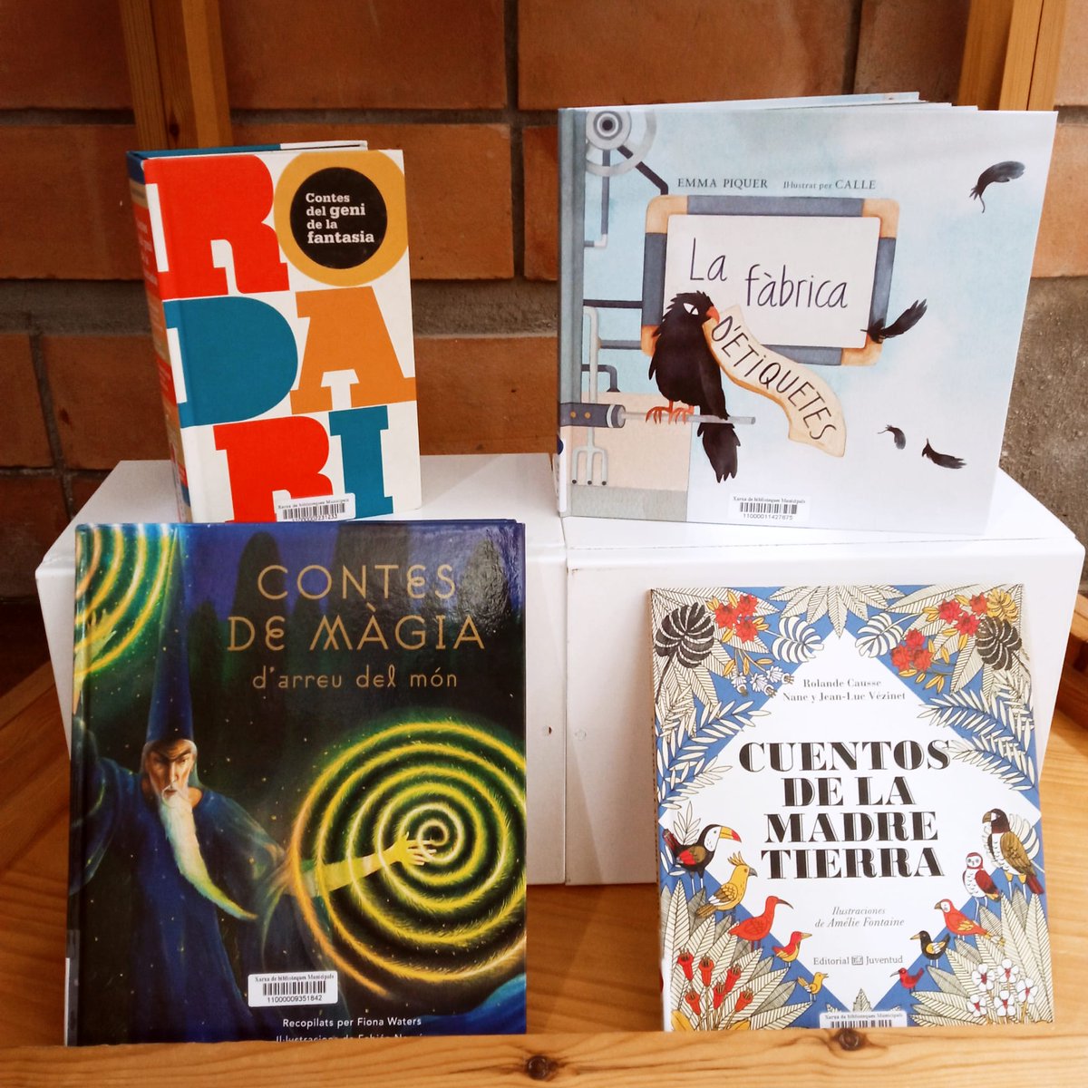 BiblioPalafolls's tweet photo. "Llegir per a salvar el món"! El #2dabril és el Dia Internacional Del Llibre Infantil i Juvenil.
@fundaciobromera @FerreriesPalafo @BibliosMaresme @EscolaMasPrats @insfontdelferro #diadelllibreinfantilijuvenil #bibliosmaresme #bibliotequesxbm #quèfemalesbiblios #palafolls https://t.co/BoyWG2qfnr