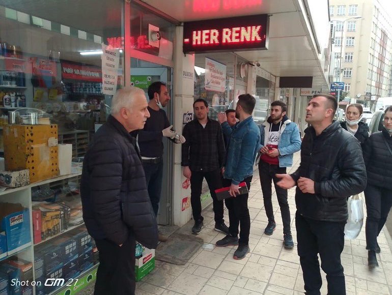 Eskişehir Gençlik Kollarımızın stant çalışması ve Zonguldak Gençlik Kollarımızın esnaf ziyaretleri sonrası partimize üye olan vatandaşlarımıza hayırlı olsun dileklerimizi iletiyoruz.
Ailemize hoşgeldiniz 👏🏻