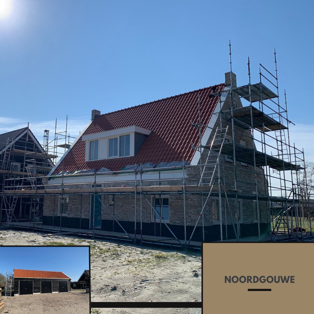 Een update over de 6 woningen in Noordgouwe!

De laatste tijd zijn we flink opgeschoten en vanaf deze week kunnen de woningen uit de steigers!