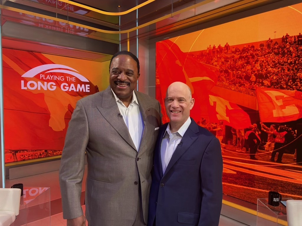 ADiffWay2Win's tweet photo. I am very excited to once again host the @longgameconf  with @ozyurtcu 
We have 2 fantastic panels + my Keynote Conversation with James Brown from the @NFLonCBS  
This is a great opportunity for students interested in the Sports Industry.
https://t.co/vYhLbRbvgy https://t.co/rZhKch7H56