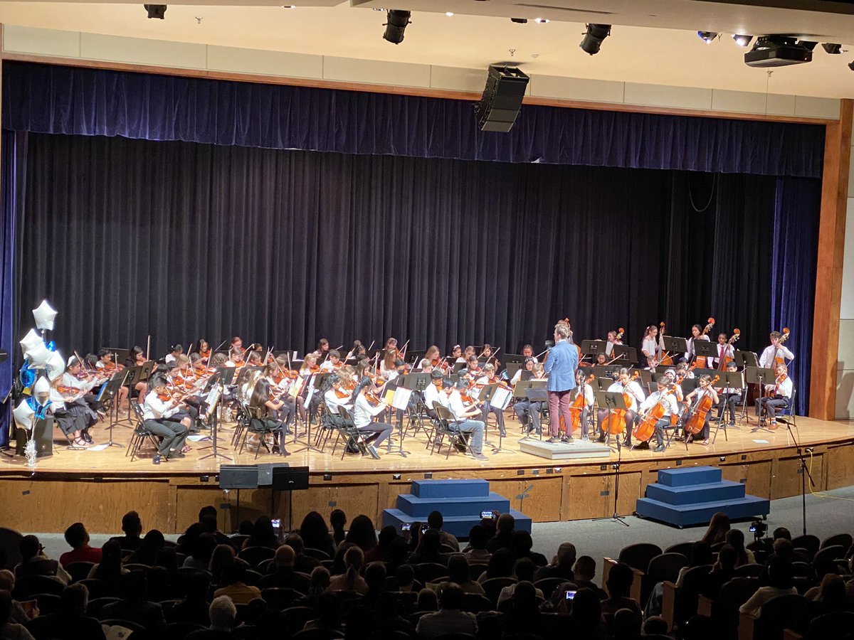 jdiegidio1's tweet photo. Amazing evening of music last night at our All-District String Concert! @RandolphSchools #Stringfest @MrSchaberg
#MIOSM https://t.co/zAXC7Wk2Pq