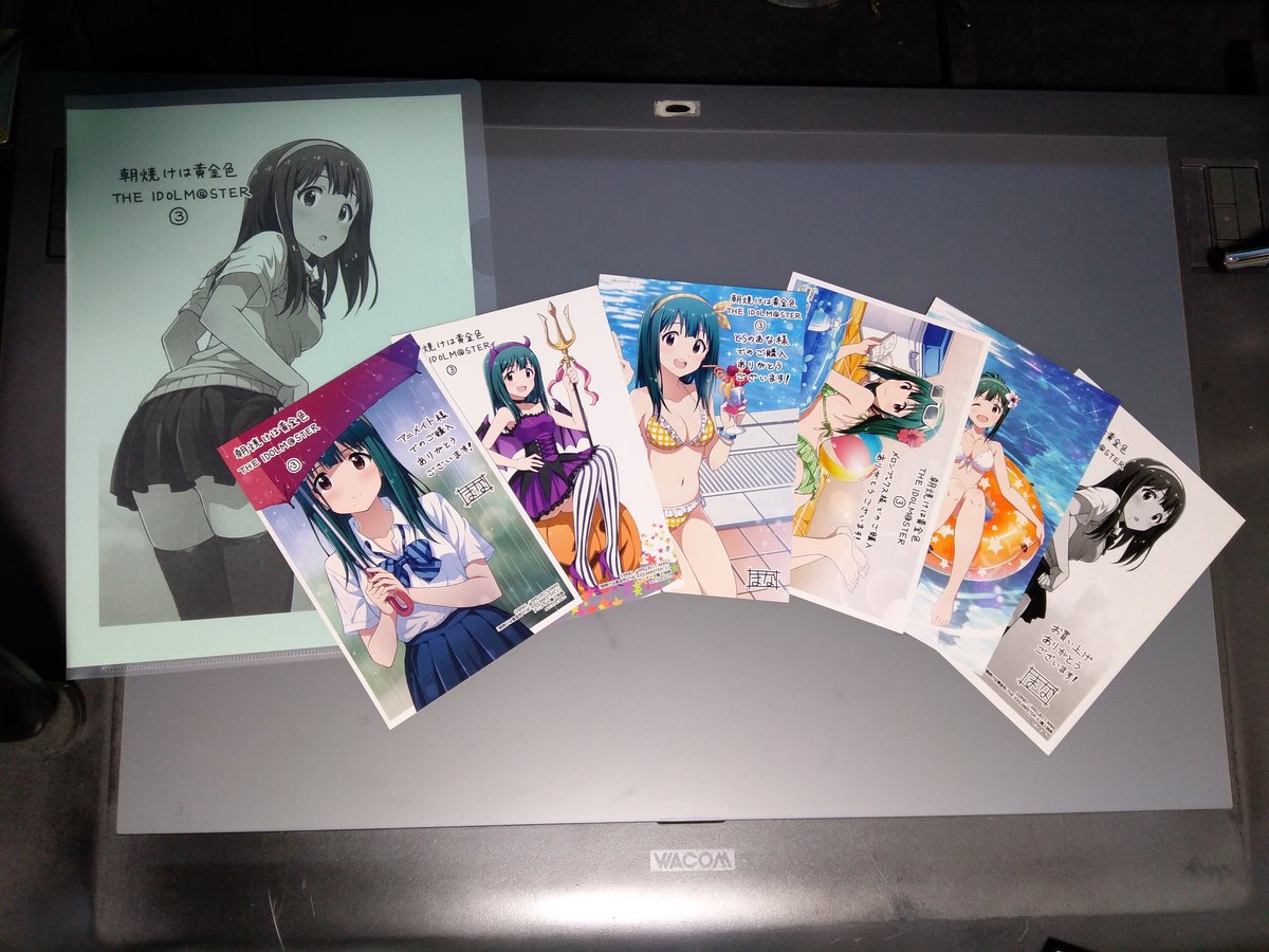 朝焼けは黄金色の4巻と5巻CD付を購入いたしました。2016年から久々の新曲がとてもありがたいです!ありがてぇ……ありがてぇ……

これまで保有している店舗特典を並べてみて小鳥さんのかわいらしさを再認識しました。仮に音無小鳥画集が発売されたら最低3冊は買わせていただく所存であります。 