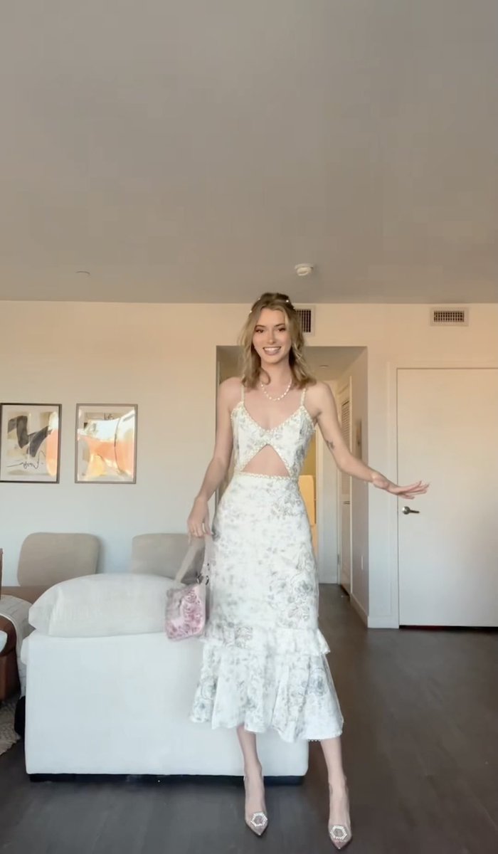 TheBlackGlinda's tweet photo. I religiously watch madeleinecwhite on tiktok for her outfits https://t.co/II6gKtu7Gg