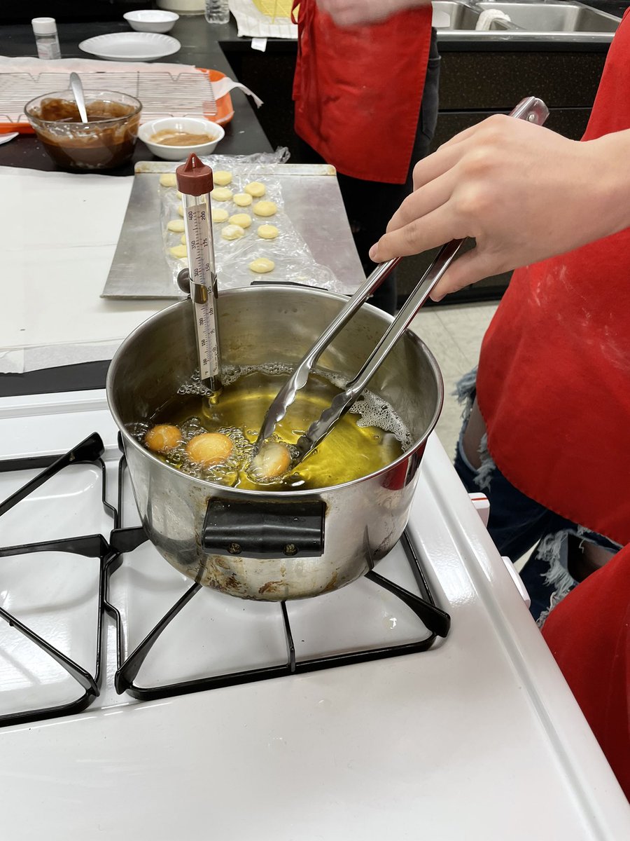 ClarkDanalyn's tweet photo. TGIDD. Thank God It’s Donut Day!  Culinary Fundamentals Deep Fat Frying !!!! https://t.co/aifKUJwZ3k