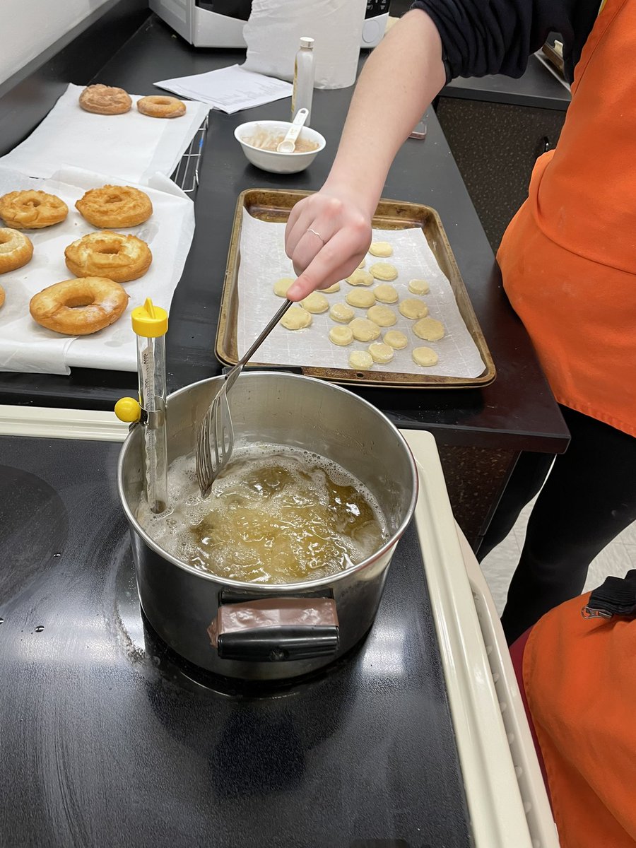 ClarkDanalyn's tweet photo. TGIDD. Thank God It’s Donut Day!  Culinary Fundamentals Deep Fat Frying !!!! https://t.co/aifKUJwZ3k