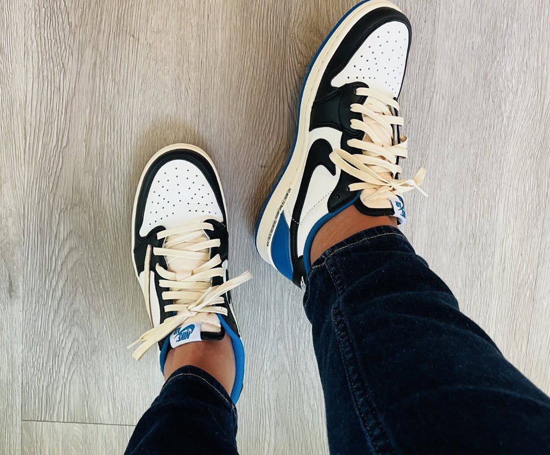 OfficialAmyIvey's tweet photo. Got my Jordan 1 Lows out in these streets for #FlyKickFriday! No better way to #KICKoff April. Let’s go @One_FLA! 🔥🔥🔥. #kotd #TSfragment #checksoverstripes @jemeFL @TChelseaaa @tonibraxton44 @Vanja_Naceva @Heavy_Hitters21 @TheRechargeGuy @CmancusiWFL https://t.co/x09KfAByXK