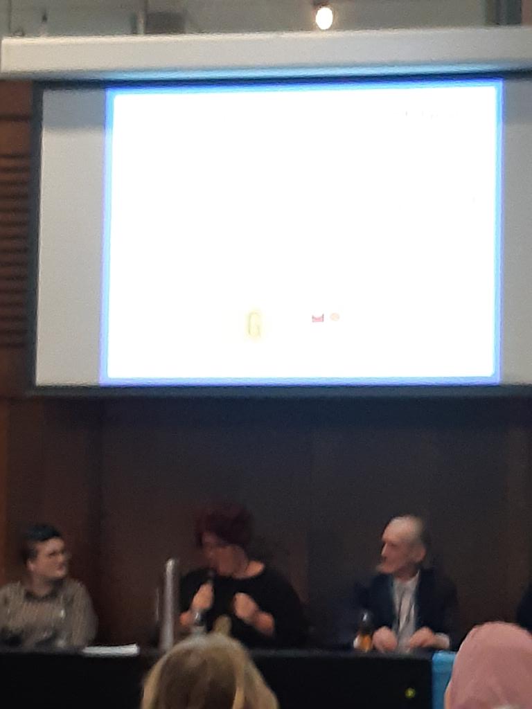 gugge33's tweet photo. Our brilliant senior social worker Lizzie Furber speaks about the RAMHP team and the work of getting colleagues interested in complexity rather than being scared of it. Main stream struggle with complexity
@lnnmhomeless #homelesshealth22
@NHS_ELFT @EdwinCCN @MohitVenkataram https://t.co/TH17rKwK3w
