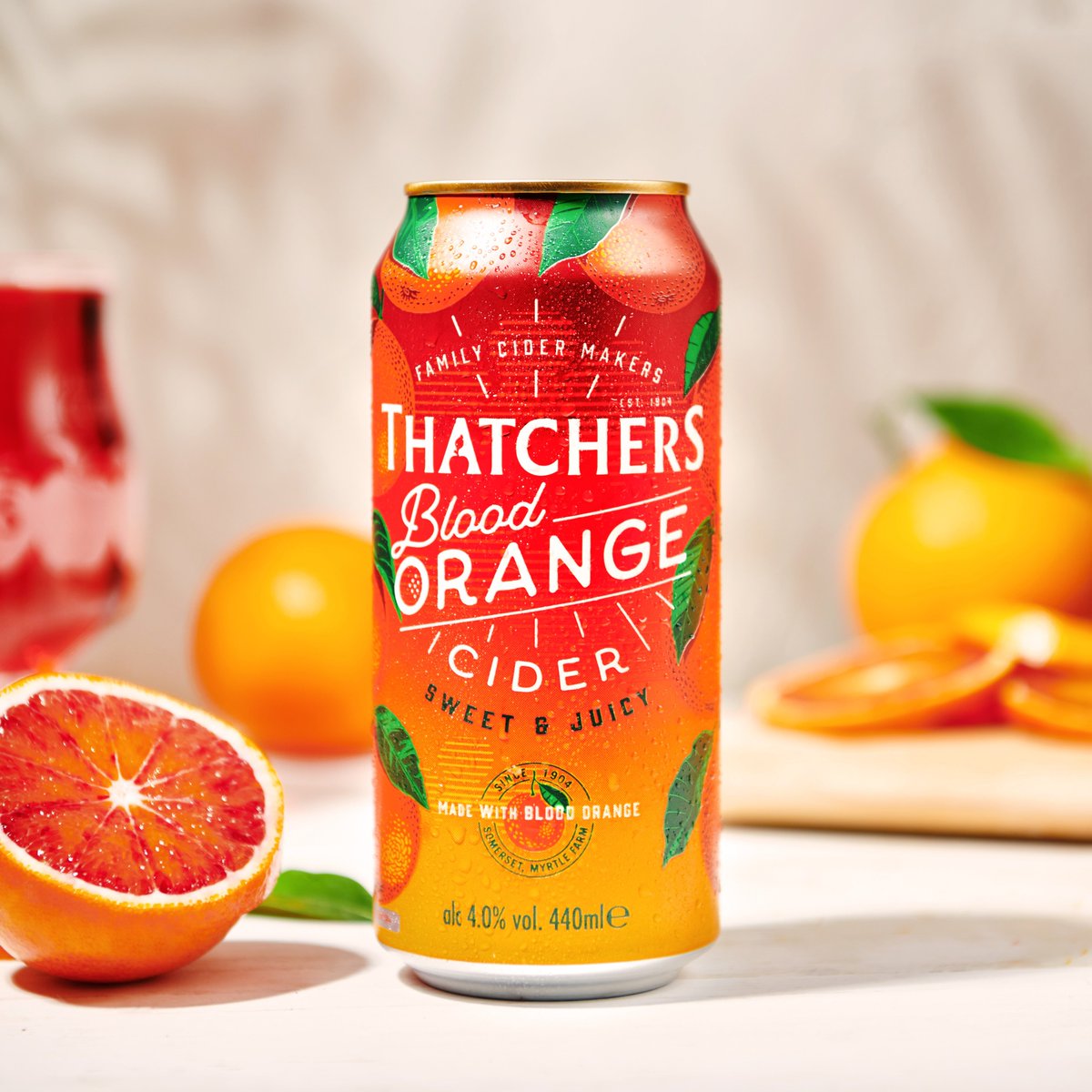thatchers_cider's tweet photo. Lighter evenings, a #Fridayfeeling and a Thatchers Blood Orange! How are you entering the weekend? ☀🍎 
#BritishCiderTime #BritishSummerTime https://t.co/Zha6Zdb2Wv