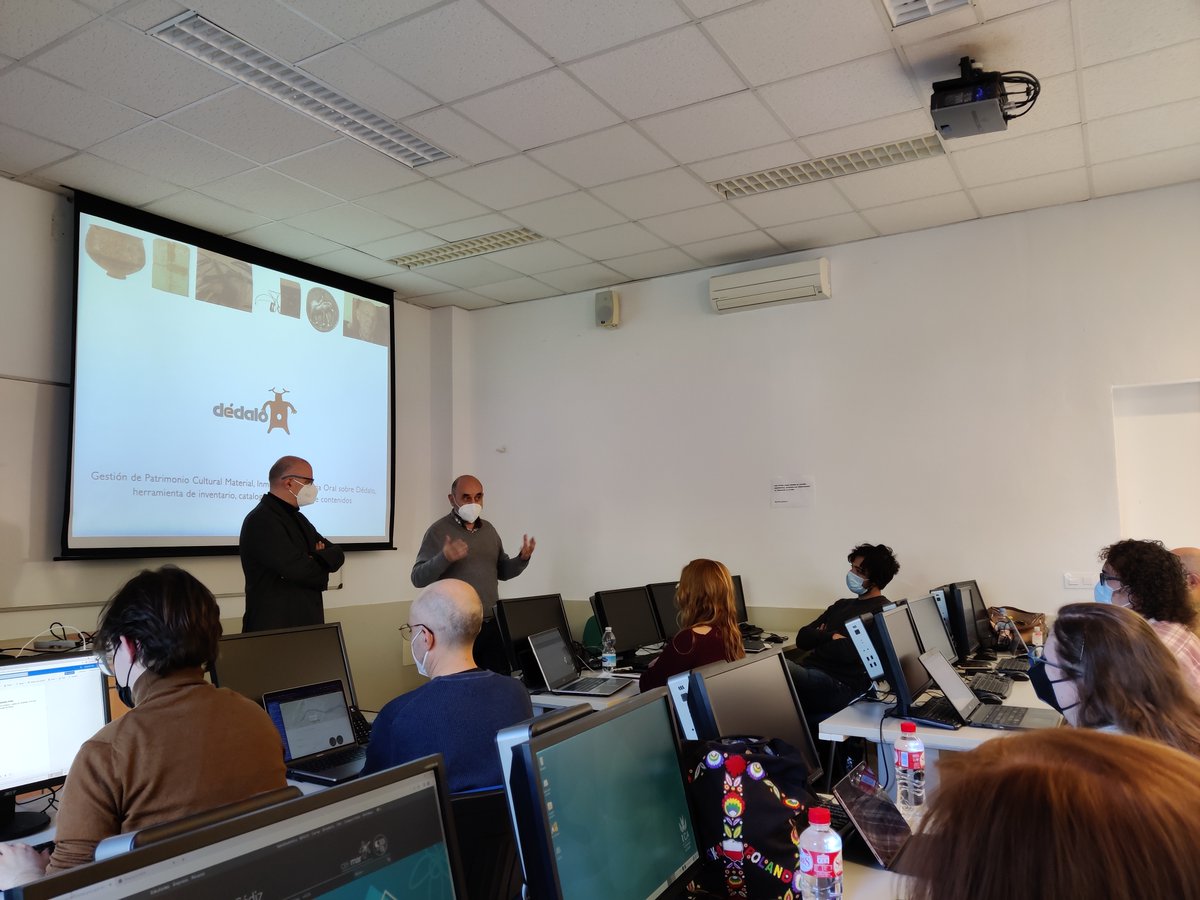DrPantera's tweet photo. Un placer asistir a la sesión "La gestión y la difusión del patrimonio en el espacio digital" de Dédalo y @muprevalencia dentro del I Curso De Humanidades Digitales, Historia y Arqueología Computacional organizado por @HumanidadesC en @univcadiz https://t.co/XDPChgJ7Mi