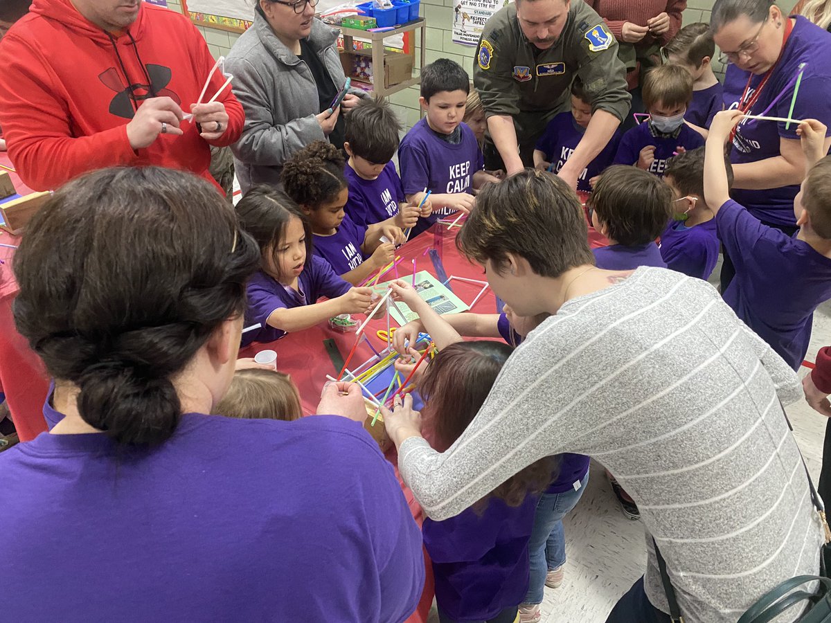 MrsBartsch's tweet photo. STEM DAY!!! What a great day of learning and community!!! Thank you Twining staff for an amazing event! @TwiningSchool #GFSchools https://t.co/mvnM1ytfZE