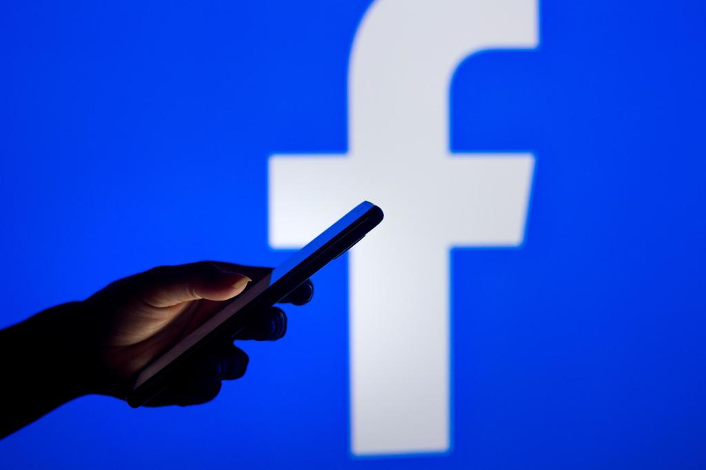 nypostbiz's tweet photo. Facebook accounts disabled for no apparent reason, users complain https://t.co/9qtzMw9xQo https://t.co/uduxwgtcSu