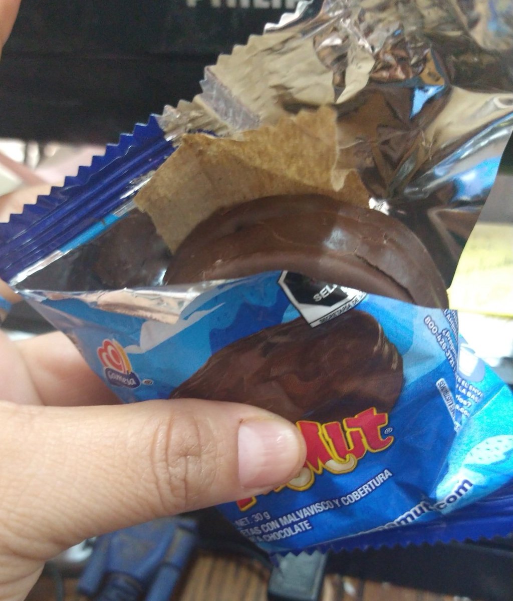 eilizabeth's tweet photo. @gamesamexico  abrí mi mamut y le iba a dar una mordida cuando me percate  venía un papel en el ? https://t.co/yPiVm8p3o2