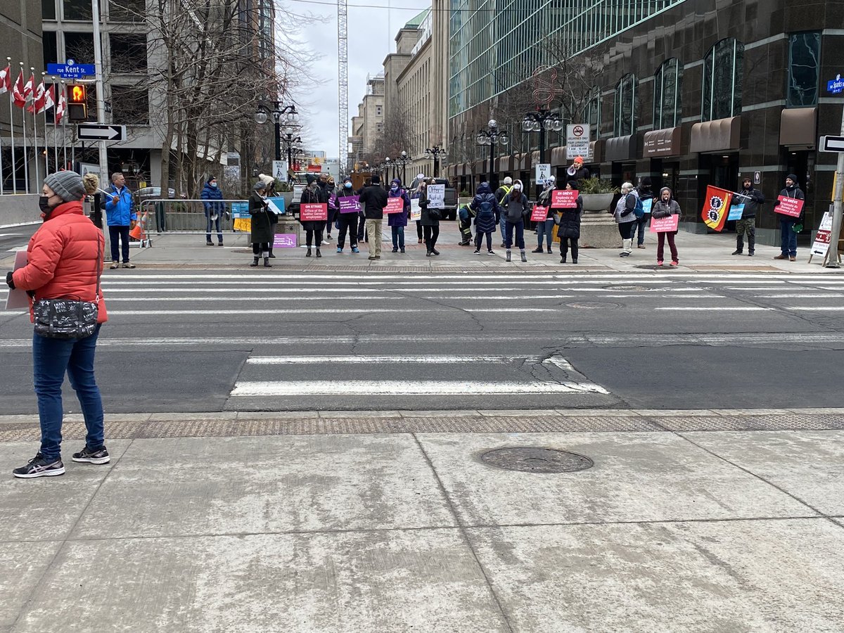 MissIzzy23's tweet photo. And we are back….AGAIN…4th day at the bargaining table and still no agreement. What is going on?!? #oagstrike @DesjarlaisBlake @theJagmeetSingh @MonaFortier @OAG_BVG https://t.co/ZdaKa9hpkm