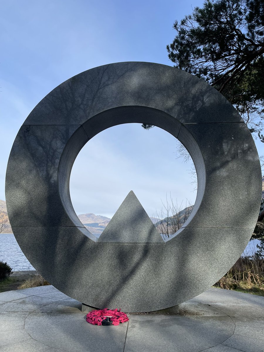 Even Tom Weir knows what it’s aww aboot <a href="/yhrfpod/">Young Hearts Run Free Podcast 🎧</a> cracking wee training run this morning on the WHW oot the high road and back the low road. 24 miles. Only 22 days to the Fling. #gotailwind #timetofly <a href="/hoka/">HOKA</a> <a href="/TailwindUK/">Tailwind Nutrition UK</a>