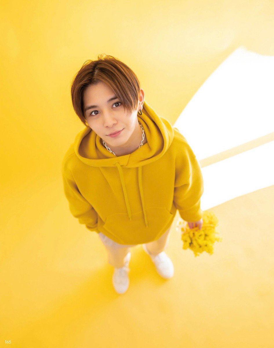 omosireeeeeonna's tweet photo. 山田涼介マジで似合わない色存在しない可能性がある。

寒色も暖色も問題ないどころか完璧に着こなしもはやイエベかブルベかも分からない。
顔面が整いすぎて色の概念消えた？？

 #山田涼介 https://t.co/8SY86Yvdq1