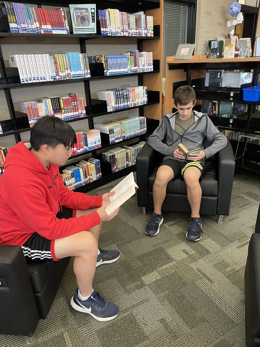 LibraryEms's tweet photo. Friday book talks are the best!
#booktalks https://t.co/6X2gIM75VG