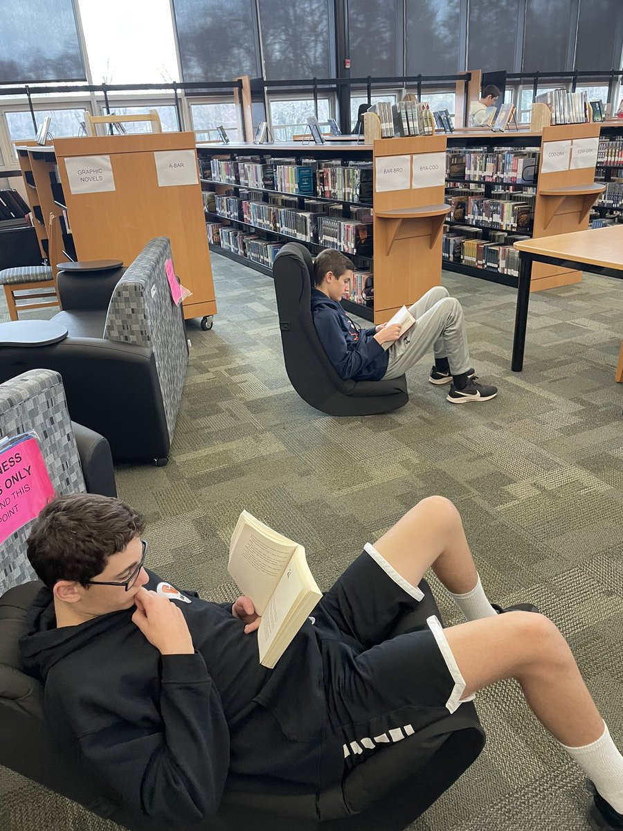 LibraryEms's tweet photo. Friday book talks are the best!
#booktalks https://t.co/6X2gIM75VG