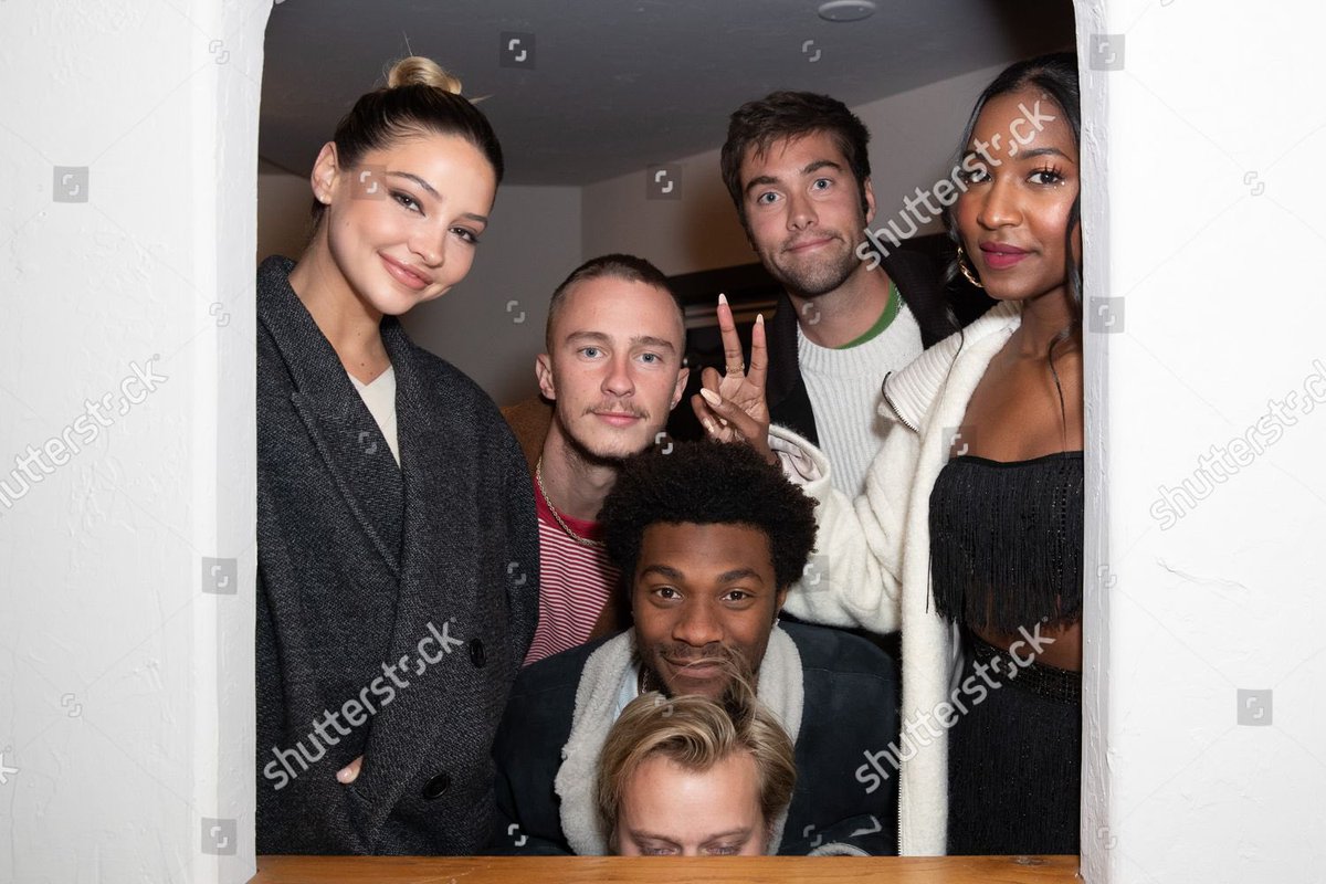 clineearchive's tweet photo. Madelyn Cline with Outer Banks cast at the 'Sun Valley Film Festival 2022' Party in Idaho! 🌈 https://t.co/wsMy4bMP2G