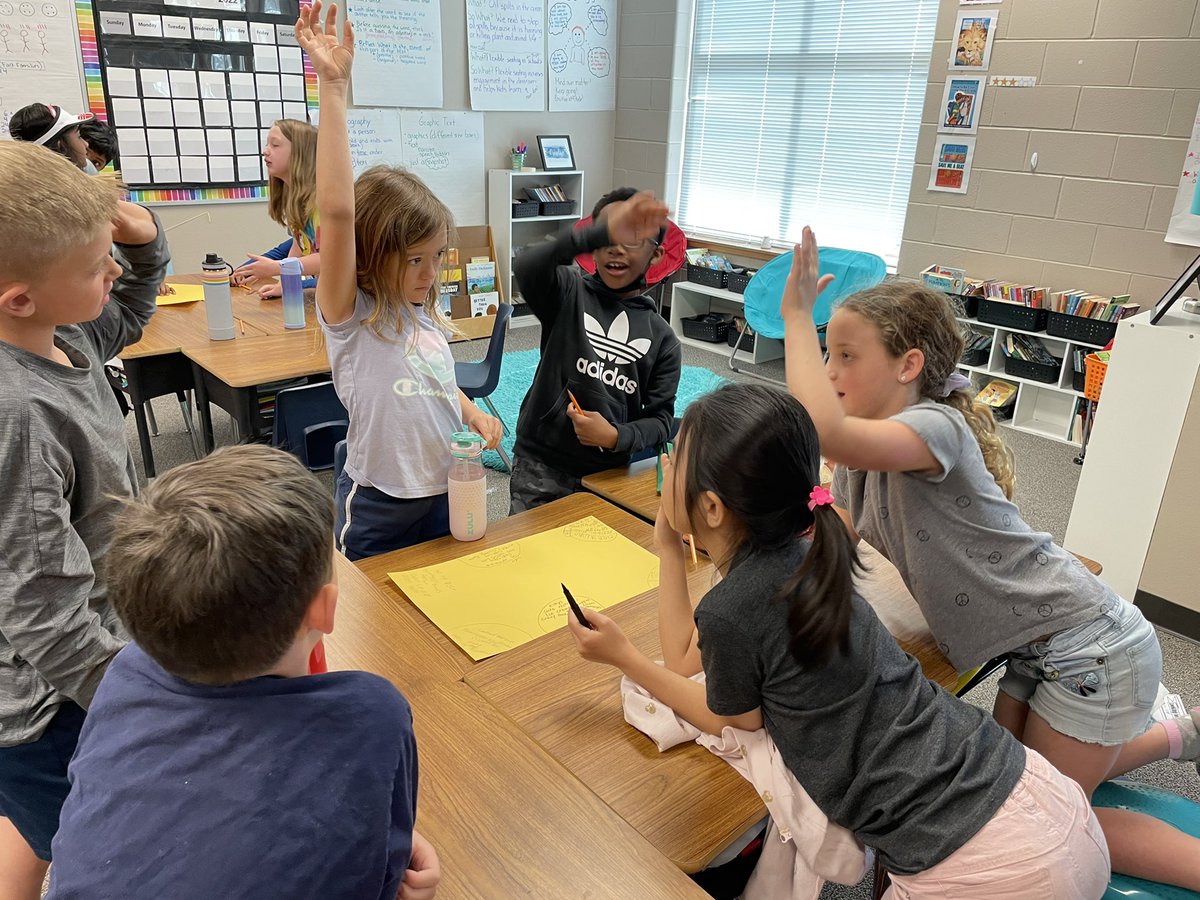 KoesterMrs's tweet photo. Table commonalities! In order to create new team names, students are finding things they have in common. @Parkside_ES https://t.co/qTAAZizOqC
