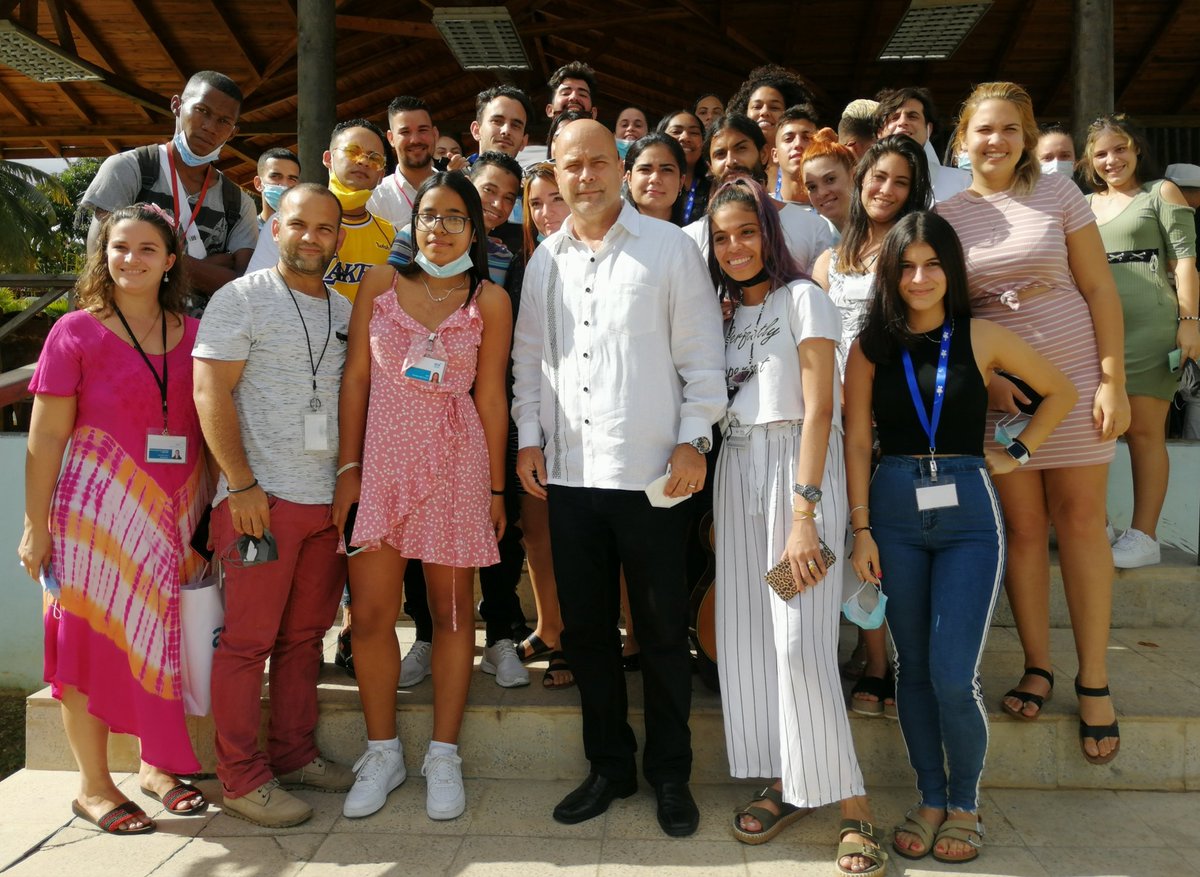 GHNordelo5's tweet photo. Estuvimos en conversatorio con jóvenes de los Laboratorios AICA, organizado por el Comité de Base de la #UJCdeCuba en saludo al #4deAbril #Cuba #VamosConTodo #CDRCuba #SomosDelBarrio https://t.co/6sMfTZdybO