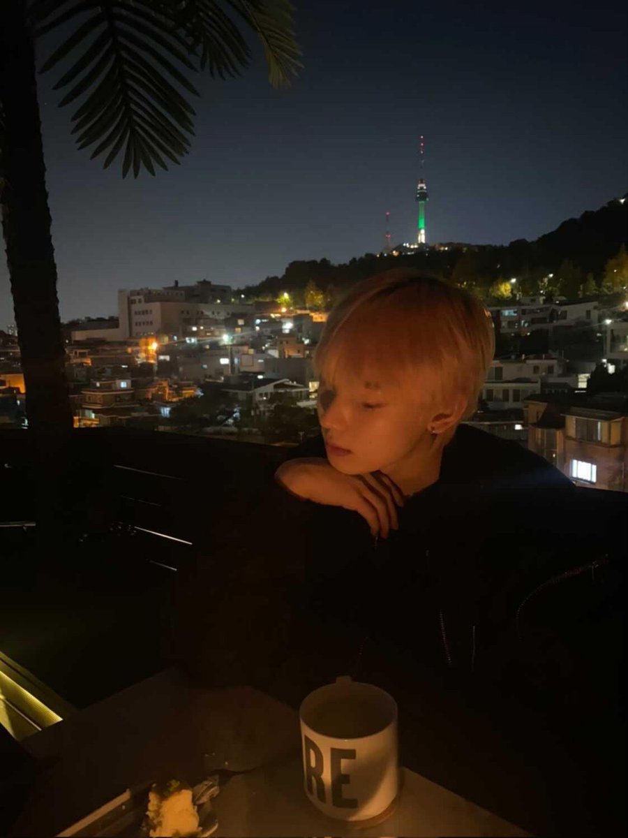 enhasdiary's tweet photo. @ENHYPEN_members [ENG]
Happy April Fool's Day 🌉🌌🌠

#SUNOO #AprilFoolsDay #IDontHave #AJoke #IDont #Need #ToHaveOne #Right? #Behind #Pictures https://t.co/a8iNeHCWY3