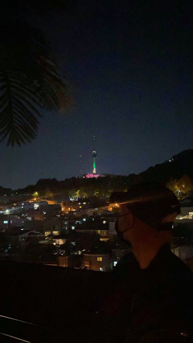 enhasdiary's tweet photo. @ENHYPEN_members [ENG]
Happy April Fool's Day 🌉🌌🌠

#SUNOO #AprilFoolsDay #IDontHave #AJoke #IDont #Need #ToHaveOne #Right? #Behind #Pictures https://t.co/a8iNeHCWY3
