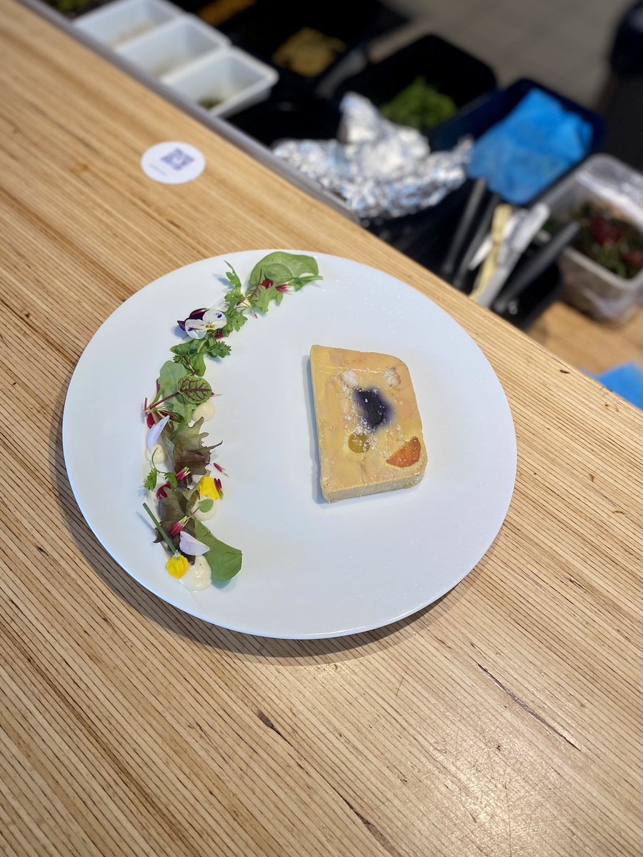 LesPetitsPres's tweet photo. La carte du printemps est bien là ☀️

En photo, le foie de gras 👇👇
Foie gras en terrine légumes de printemps anguille, gel de fumée d’anguille, gel de pickles 🤤🤤

#lespetitspres #foodangers #newcarte #hellosprings https://t.co/5EBUTCUePe