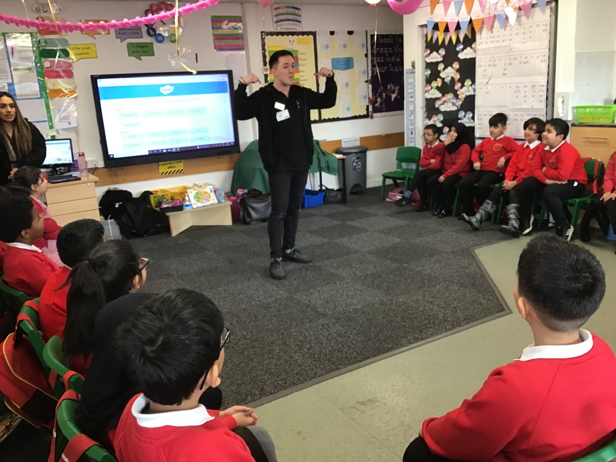 LapagePrimary's tweet photo. KS1 have had a fantastic visit from Zoolab learning about different animals and their habitats.  We were very brave handling them all. https://t.co/5ozaT4AxBu