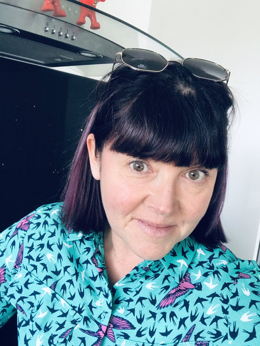 CarolineSmith34's tweet photo. Off into towen for a couple of scoops #FridayInnit https://t.co/flk6KS80NI