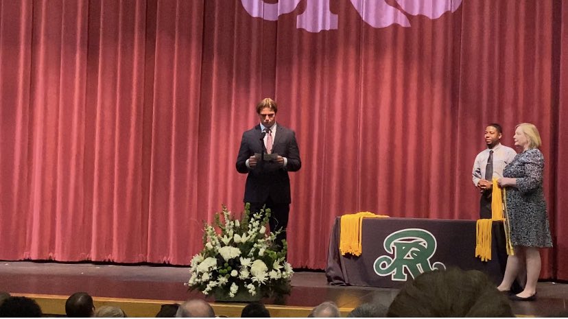 TomDavis_1's tweet photo. Congrats @Jack_Davis14 on being awarded Summa Cum Laude last night along with your 2022 classmates! https://t.co/RibAZlLGKJ