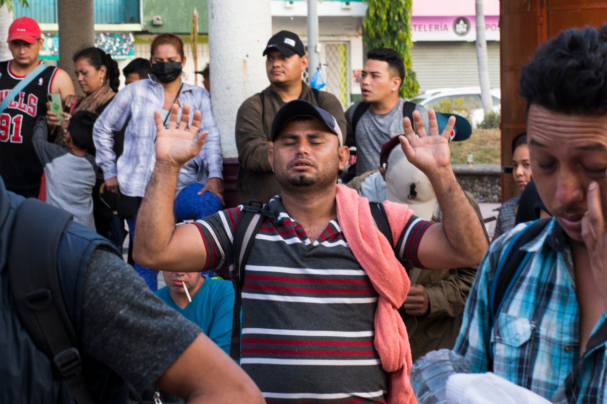 mneyid's tweet photo. On April 1, 2022,  at around 7 am (Mexico time) a new migrant caravan left Tapachula, Mexico towards Mexico City. Around 400 people took the first steps of what could be a 600miles + (or 1,000 km+) 2-month journey to Mexico City. https://t.co/4JpigmCnn7