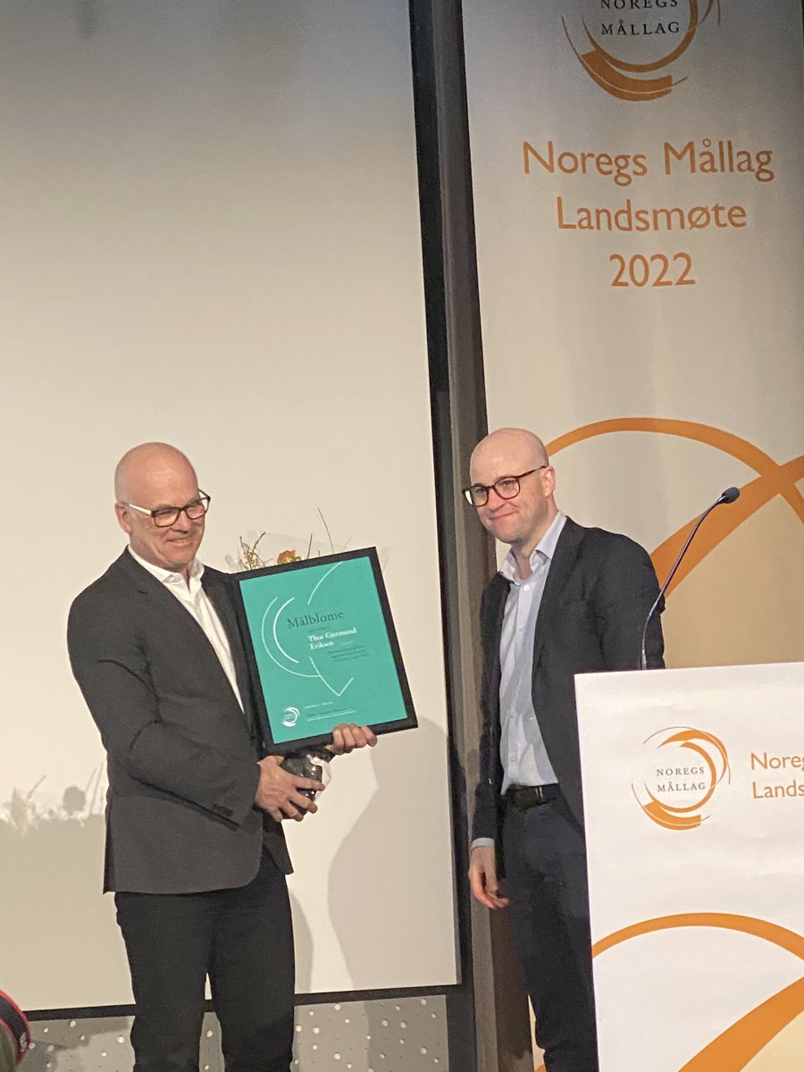 ariise's tweet photo. Fortjent målblome til avtroppande kringkastingssjef @ThorGjermundE for å vere fyrste mann som klarte 25% nynorsk i @NRKno https://t.co/mktMsS011Y