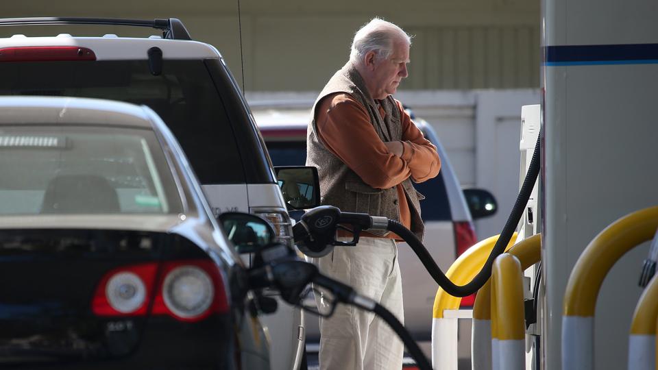 Forbes's tweet photo. Biden Administration Wants New Vehicles To Average 49 MPG By 2026 https://t.co/wDpG5S7cdp https://t.co/5lKiTCMYNN