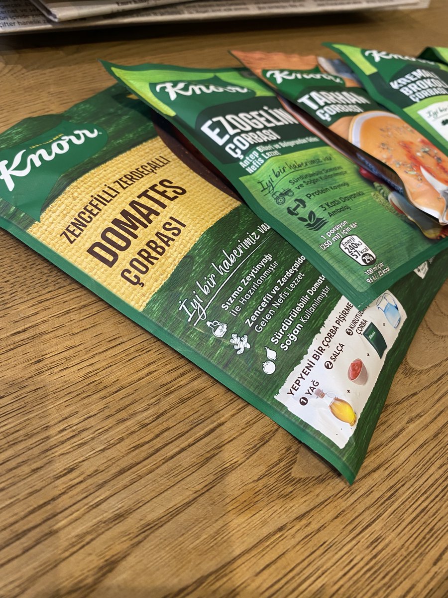 Nihat'la Sivrisinek <a href="/kafaradyo/">Kafa Radyo</a> da başlıyor.
Sabah kahvaltı niyetine, gün içinde, akşam, gece, her derde devadır batna ciladır çorba...
#ÇorbaDeyince sizin aklınıza neler geliyor?
Çorbalı anıları alalım...

radyoland.com
kafaradyo.com
Digiturk 408