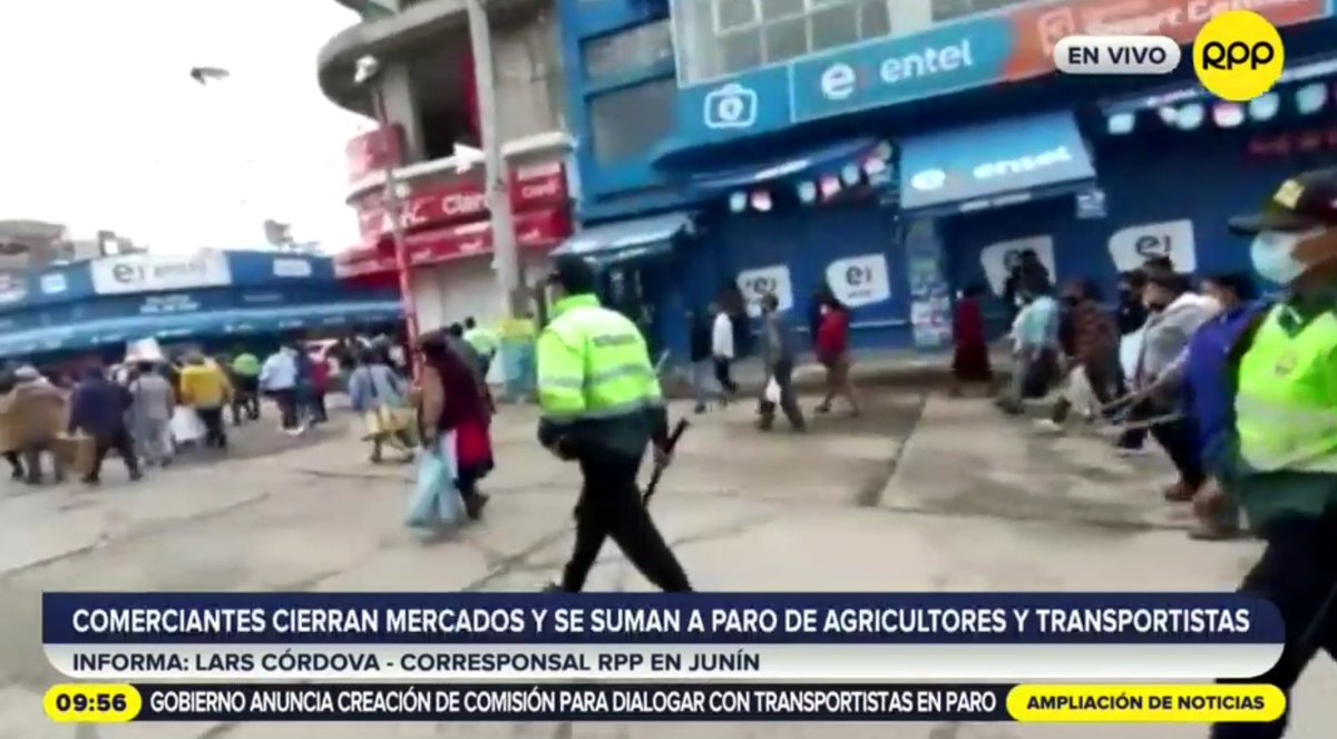 RPPNoticias's tweet photo. 🔴 #EnVivo Huancayo: Comerciantes cierran mercados y se suman al paro de agricultores y transportistas.

📻►89.7 FM / 730 AM
📺►Movistar 10 - 710 HD
📲 ►https://t.co/1oydRoCFYC https://t.co/yiVVVzS0Yn