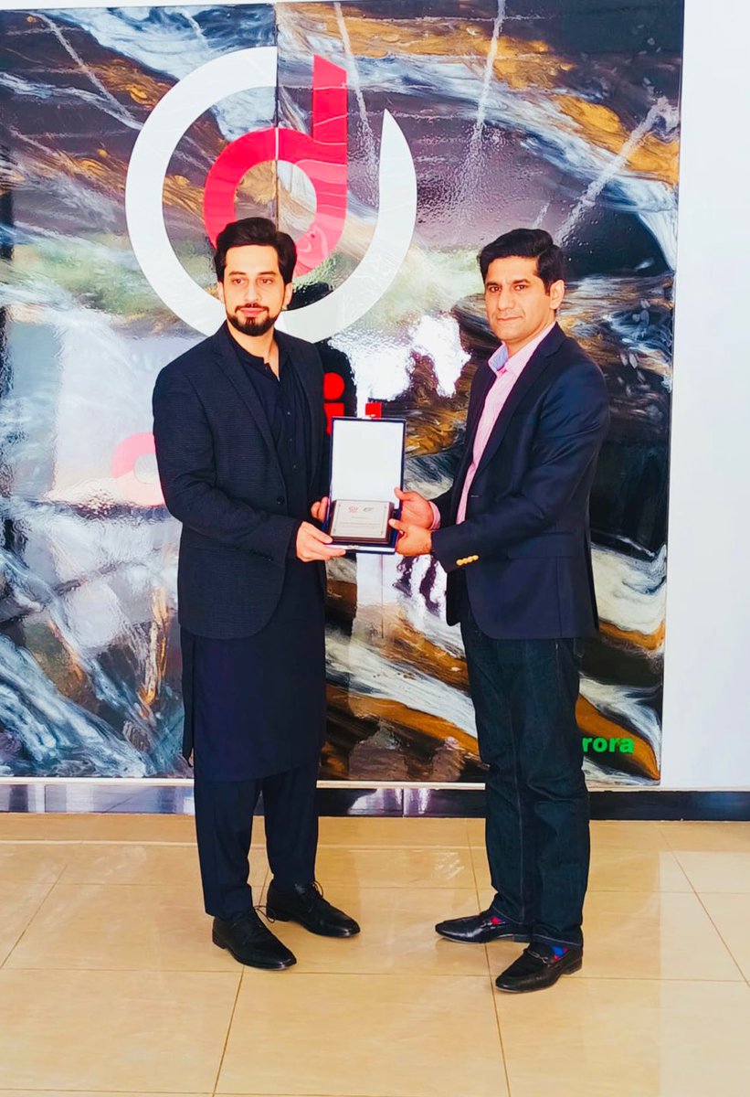 SardarAbubakr's tweet photo. Nothing rejuvenates the soul quite like Made in #Pakistan! Was great visiting DIGIT, where affordable #smartphones are being made for 🇵🇰 in 🇵🇰. We must evolve into a producer of tech &amp; smartphones must be the backbone of any #digitisation agenda! @MobilinkBank @Kaan_Terzioglu https://t.co/0npsnZe6u3
