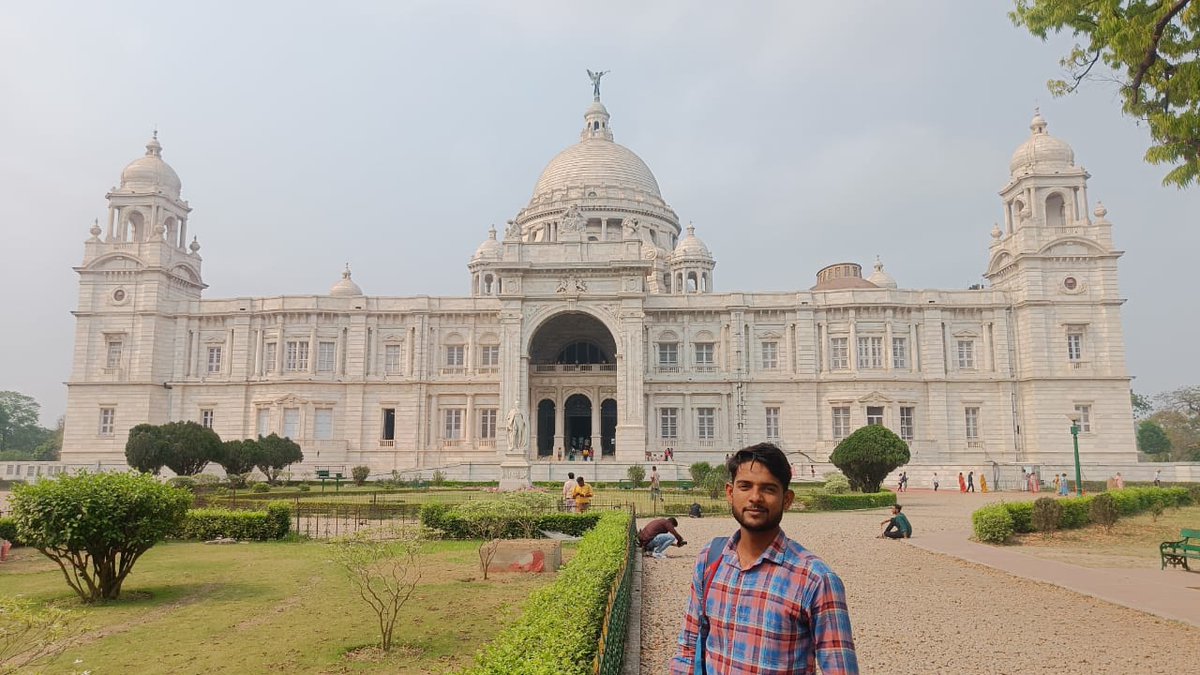 KumarAashishYa1's tweet photo. Kolkata the City of joy ❣️🤗
#Victoria_palace
#Howrah_bridge
#Alipur_zoo ☺️ https://t.co/1PIXsvgqg7