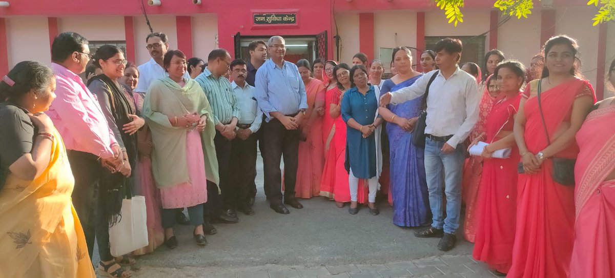 prabhatmisra's tweet photo. In #Mathura, AD @SavingsMathura, Distt Probation Officer, Distt Panchayat Raj Officer, Distt Social Welfare Officer, Distt Backward Welfare Officer, Distt Program Officer & Project Officer #NEDA organised @RedTapeMovement on my call for #AprilCoolDay on #1stApril. Thx to All. https://t.co/2c38ljqjPH