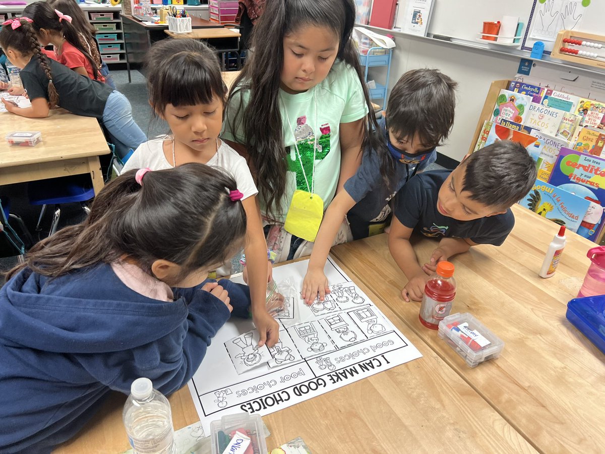 bksanchez7's tweet photo. Students working as a team!#guidancelesson @Magrill_AISD @TwianaCollier @Counseling_AISD @ms_ramos19 https://t.co/SpkPO3zCEF