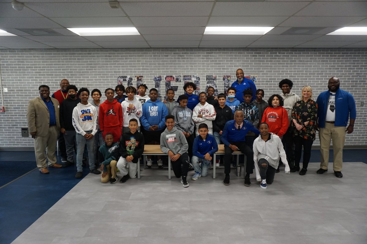 ClifdaleMiddle's tweet photo. My Brother's Keeper honored Dr. Susan Little and Mr. Rodney Goode for their help in the creation and establishment of their organization. To read more about it, click here: https://t.co/3XCcYgpLe9 https://t.co/XocT1ZEvcz