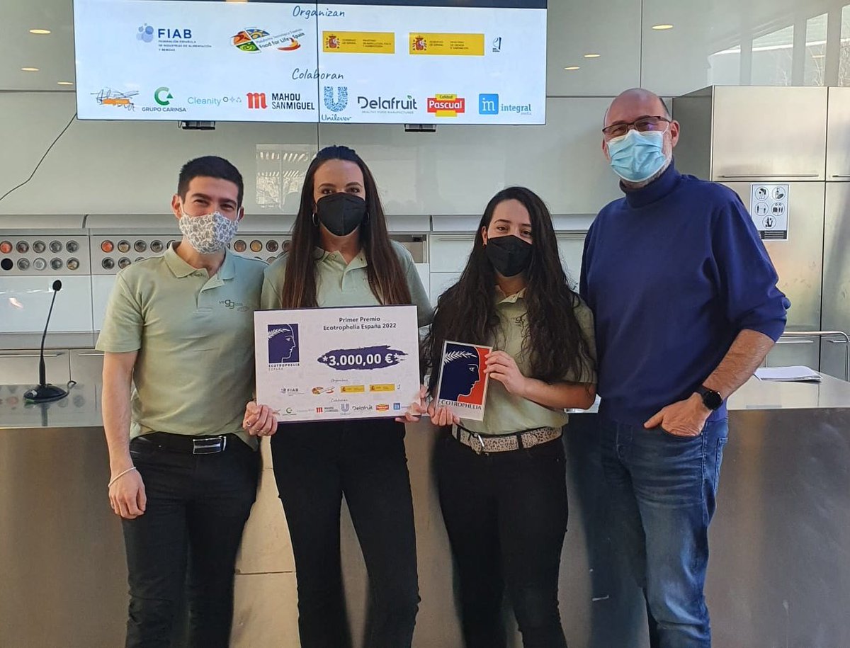 Ecotrophelia_ES's tweet photo. 🙌 Esta XIII Edición de #ECOTROPHELIA ha estado llena de innovación, sostenibilidad y sobre todo...sabor! 🙌

Una edición muy reñida donde el jurado ha tenido que tomar una dificil decisión 👏 Todos los equipos han presentado unos productos increíbles

https://t.co/5Fg9pPJDGX https://t.co/kCmW0gGd95