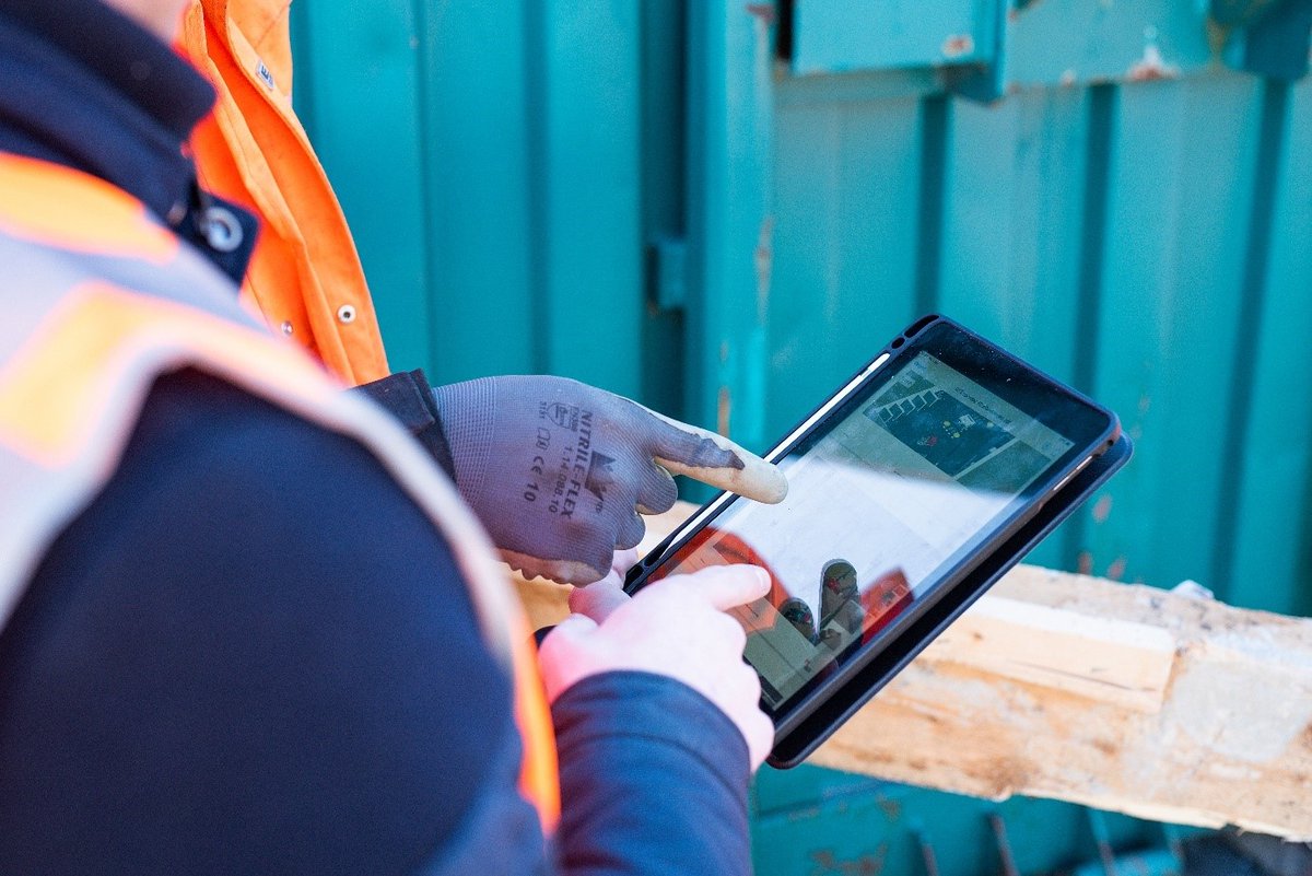 #RGSles #9

Bij de totaal- en/of renovatiesloop van panden van voor ’94 is altijd een asbestinventarisatie vereist. Nadat de inventariseerder een rapport heeft opgemaakt maakt RGS een offerte waarna onze saneerders aan de slag gaan om het asbest op een veilige manier te saneren.