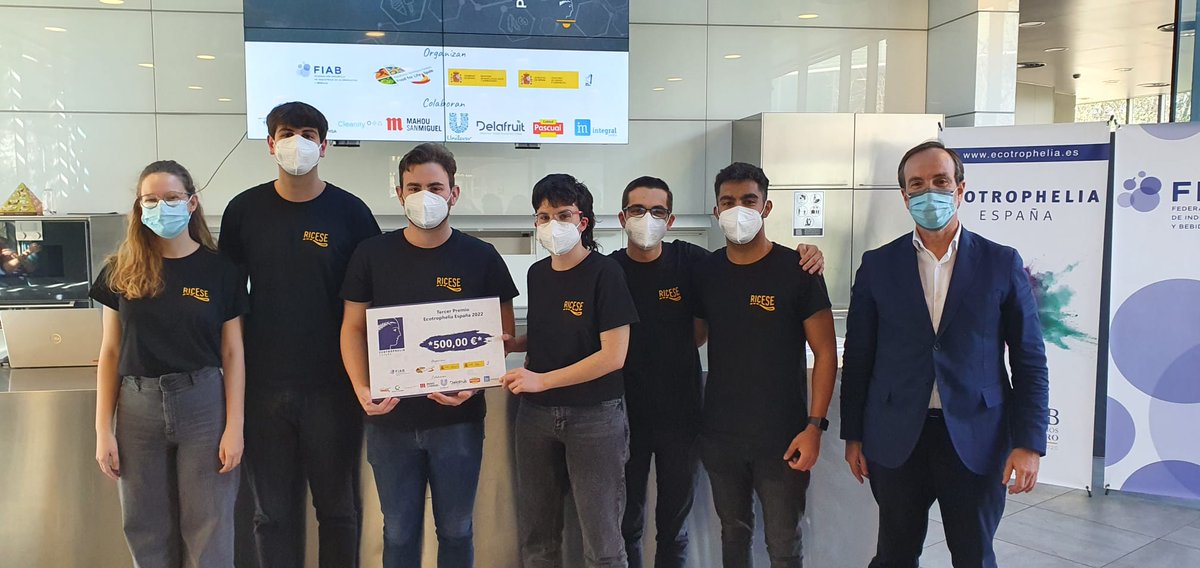Ecotrophelia_ES's tweet photo. 🙌 Esta XIII Edición de #ECOTROPHELIA ha estado llena de innovación, sostenibilidad y sobre todo...sabor! 🙌

Una edición muy reñida donde el jurado ha tenido que tomar una dificil decisión 👏 Todos los equipos han presentado unos productos increíbles

https://t.co/5Fg9pPJDGX https://t.co/kCmW0gGd95