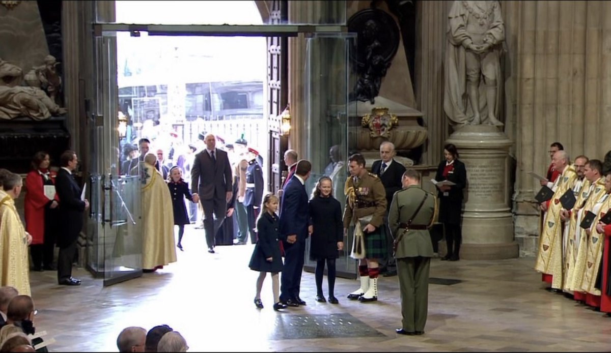 Nice to see arrivals from inside the Abbey 

#PrincePhilip 
#PrincePhilipMemorial