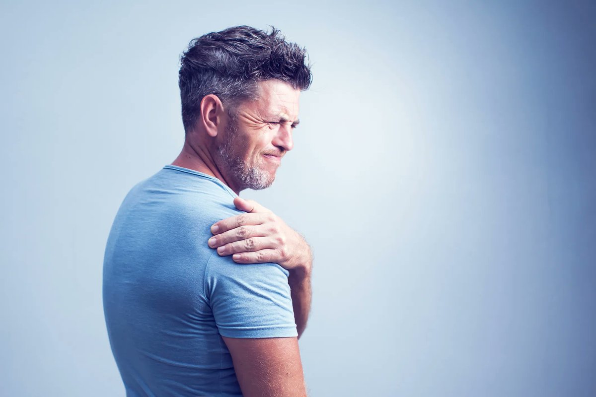 KevinKruseMD's tweet photo. Although there is no cure for shoulder #arthritis, occupational therapy or physiotherapy and anti-inflammatory medicine can help. In severe cases, surgery can help minimize #shoulder pain and help you live an active lifestyle. #kevinkrusemd #shoulderdoc #shouldersurgeon https://t.co/WW8xpD9lzG