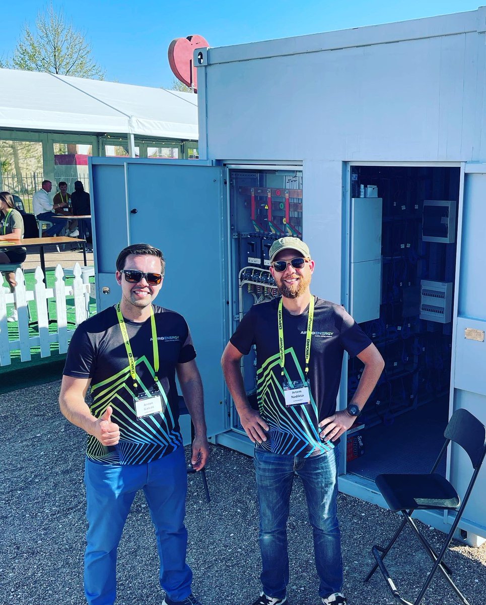4energytech's tweet photo. AiPROENERGY crew at Empower Energizing ⚡️💥🚀Bitcoin⛏⛏ Houston, TX. 20ft 900kw Mining Pod🤩 #BitTank #Bitcoin #Houston #EnergyTransition #CryptoNews #bitcoinmining @DWildcatters #energy https://t.co/CEHVLMvvNl